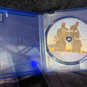 UFC 4 PS4 Game Disc